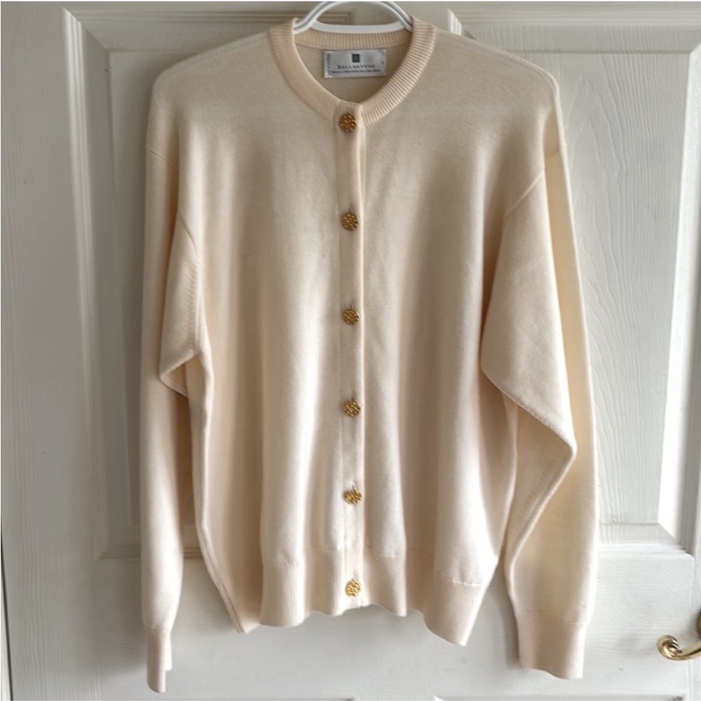 Ballantyne made in Scotland merino 2000
100% pure new wool. UK 46 (US L).